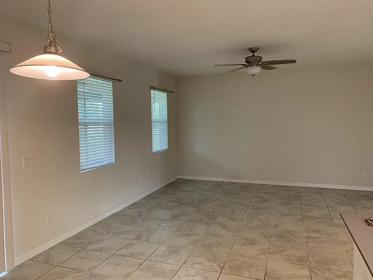 1786 Chatsworth Cir — Photo 3