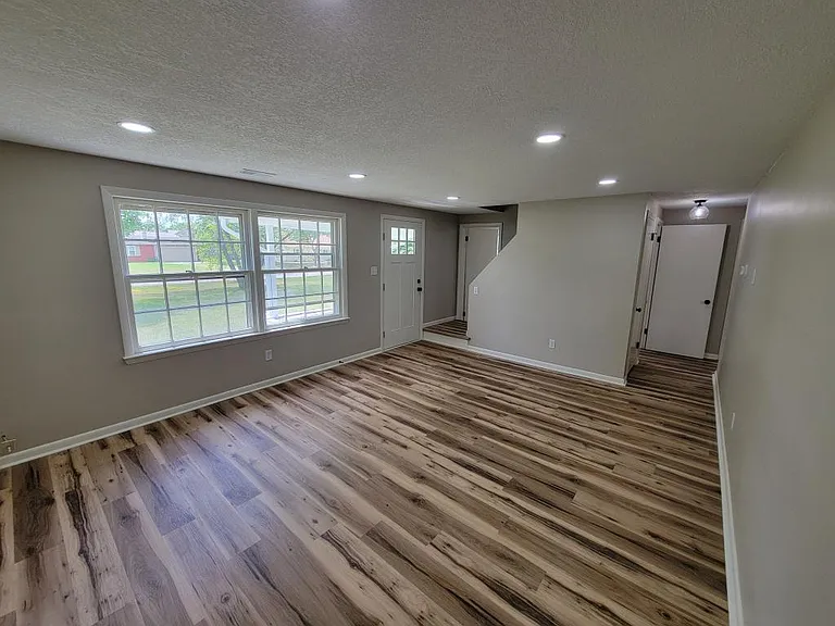7721 Diane Dr — Photo 3