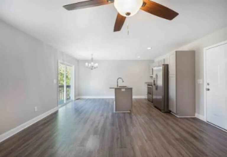1130 W Indiana Ave — Photo 22