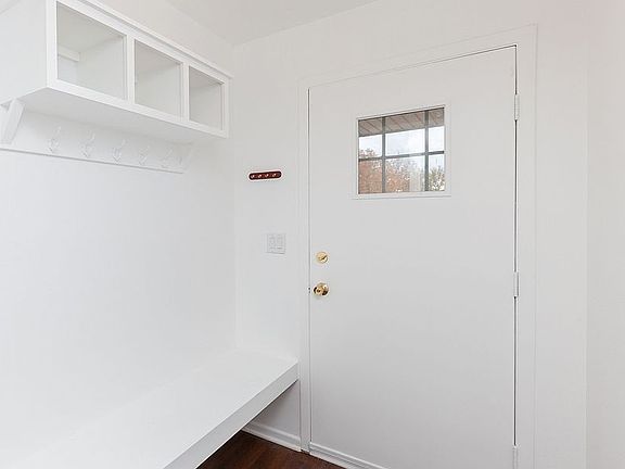 2nd image of 1919 NW Hickory Ln Unit 10