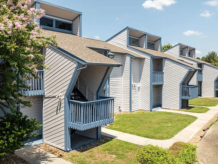 ROOKWOOD GOLF APARTMENTS — Photo 18