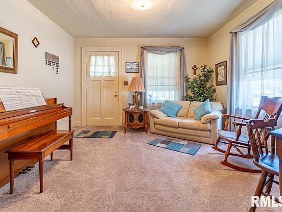 3rd image of 1406 W Gilbert Ave