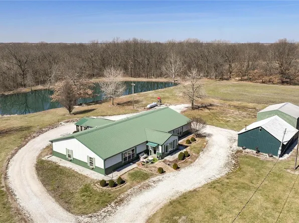 1210 Miller Ln, Carlinville, IL 62626