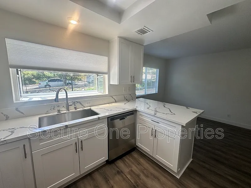 2 bed, 2.5 bath, 1418 sqft, $3,545 — Photo 4