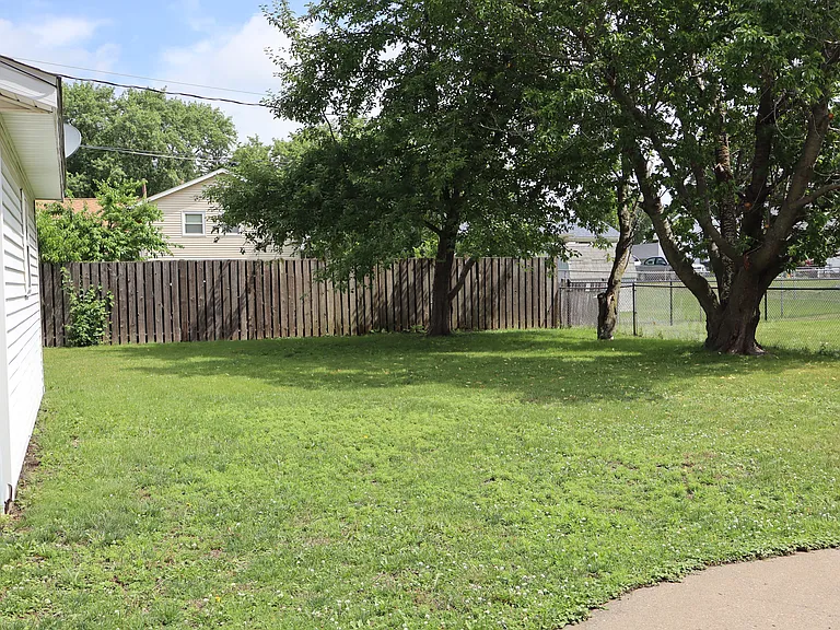 2230 Brookside Dr — Photo 21