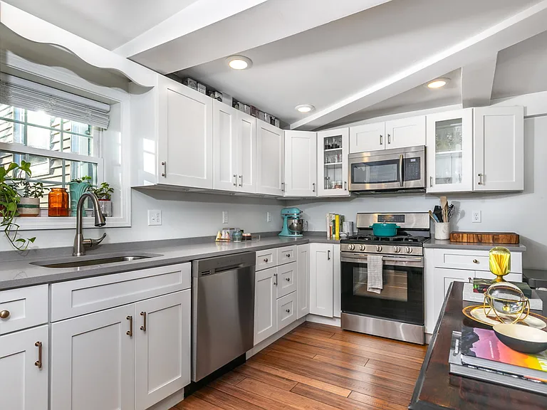 14 Daniels St #5 — Photo 7