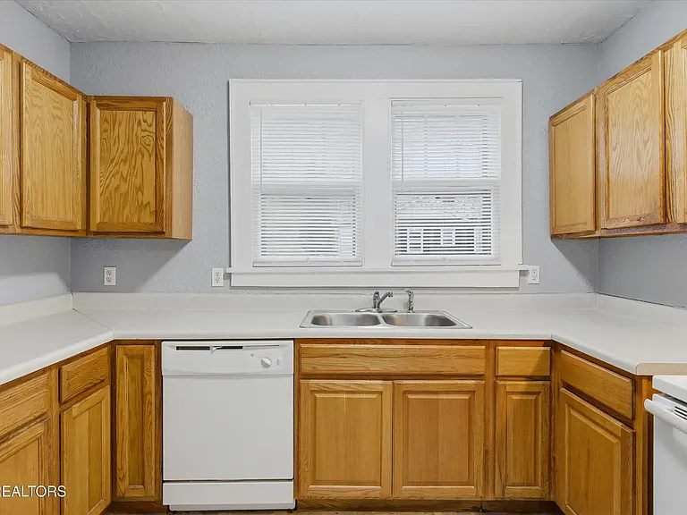 5301 Ross Rd — Photo 8