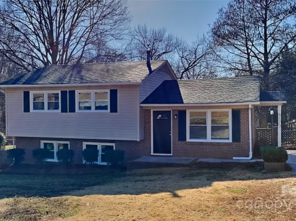 2307 Woodleaf Dr, Gastonia, NC 28052