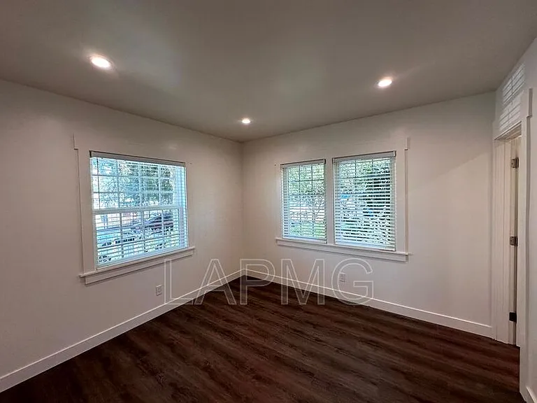 1460 Ricardo St — Photo 14