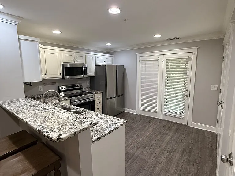 490 Barnett Shoals Rd #201 — Photo 4