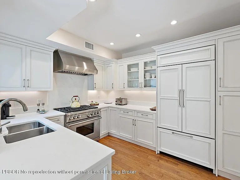 240 Seabreeze Ave — Photo 8
