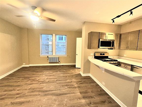 4th image of 432 W Belmont Ave #304