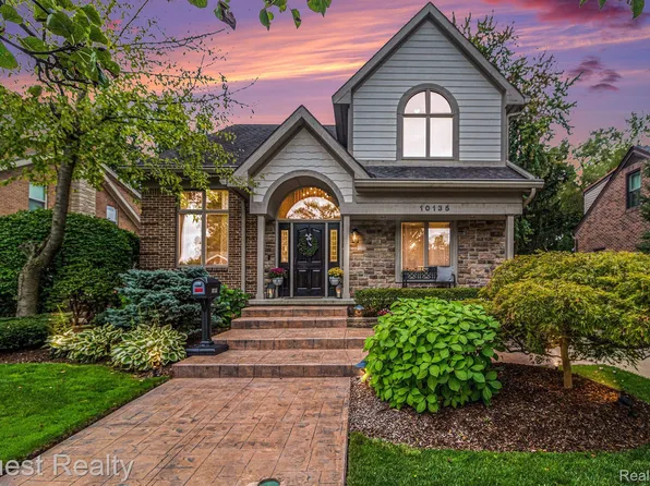 10135 Borgman Ave, Huntington Woods, MI 48070