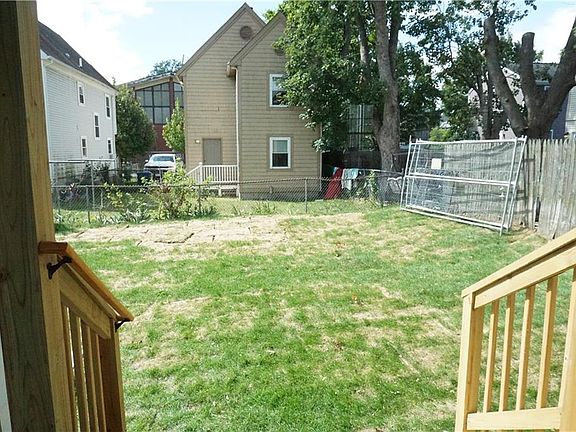 5th image of 399 Cahill St