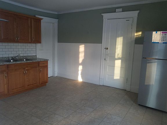 2nd image of 67 Herkimer St #2