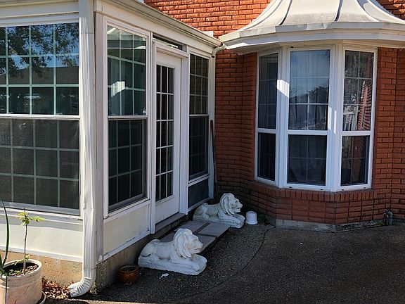 Lanai access to home