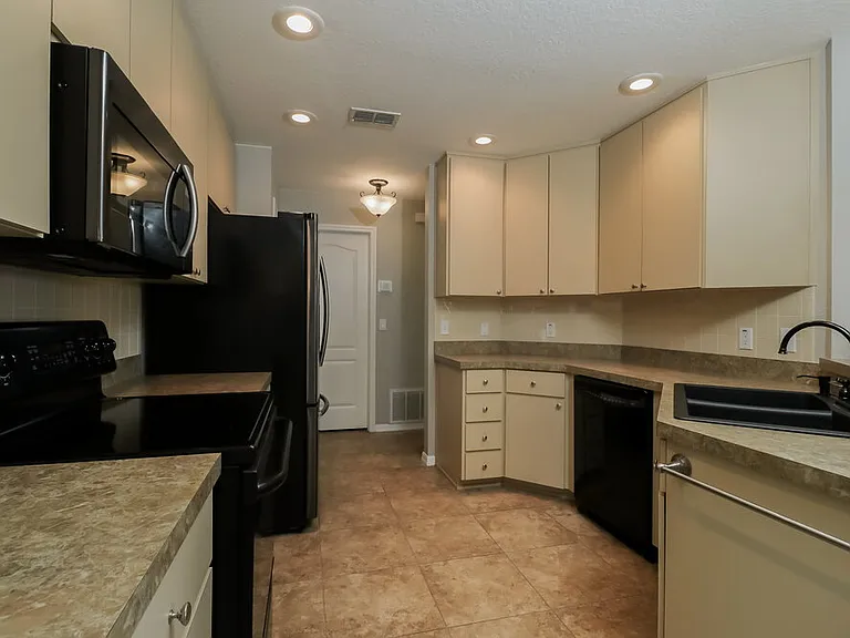 13114 Scottville St — Photo 7
