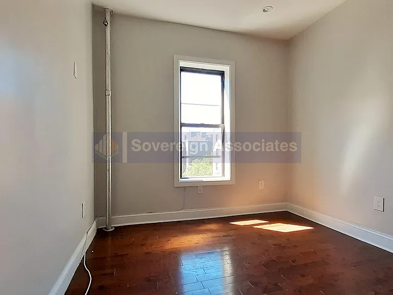 2254 5th Ave #14 — Photo 2