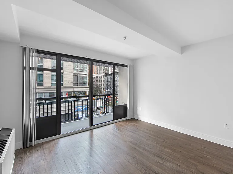 354 E 91st St #503 — Photo 2