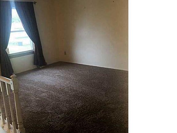 4th image of 5013 Dahlia Cir