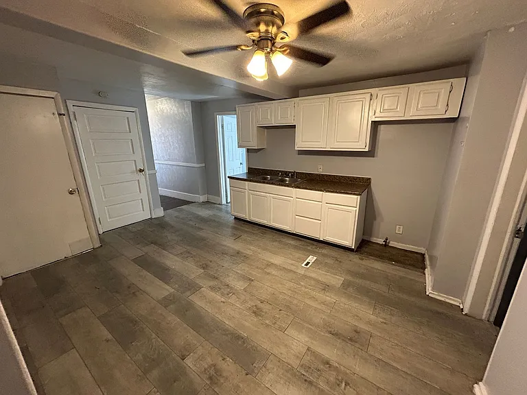 640 W 13th St — Photo 3