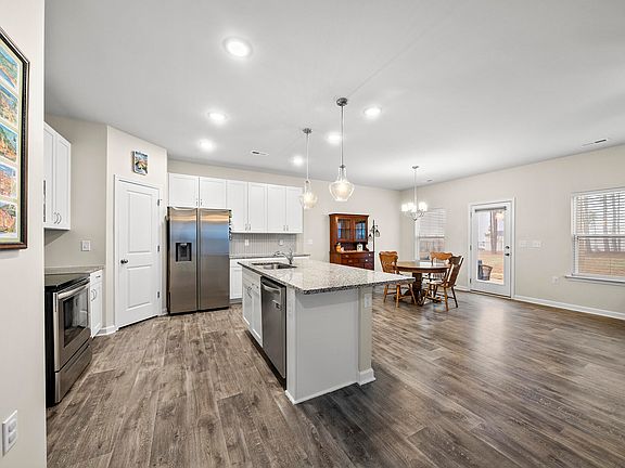 5th image of 304 Beacon Hill Rd