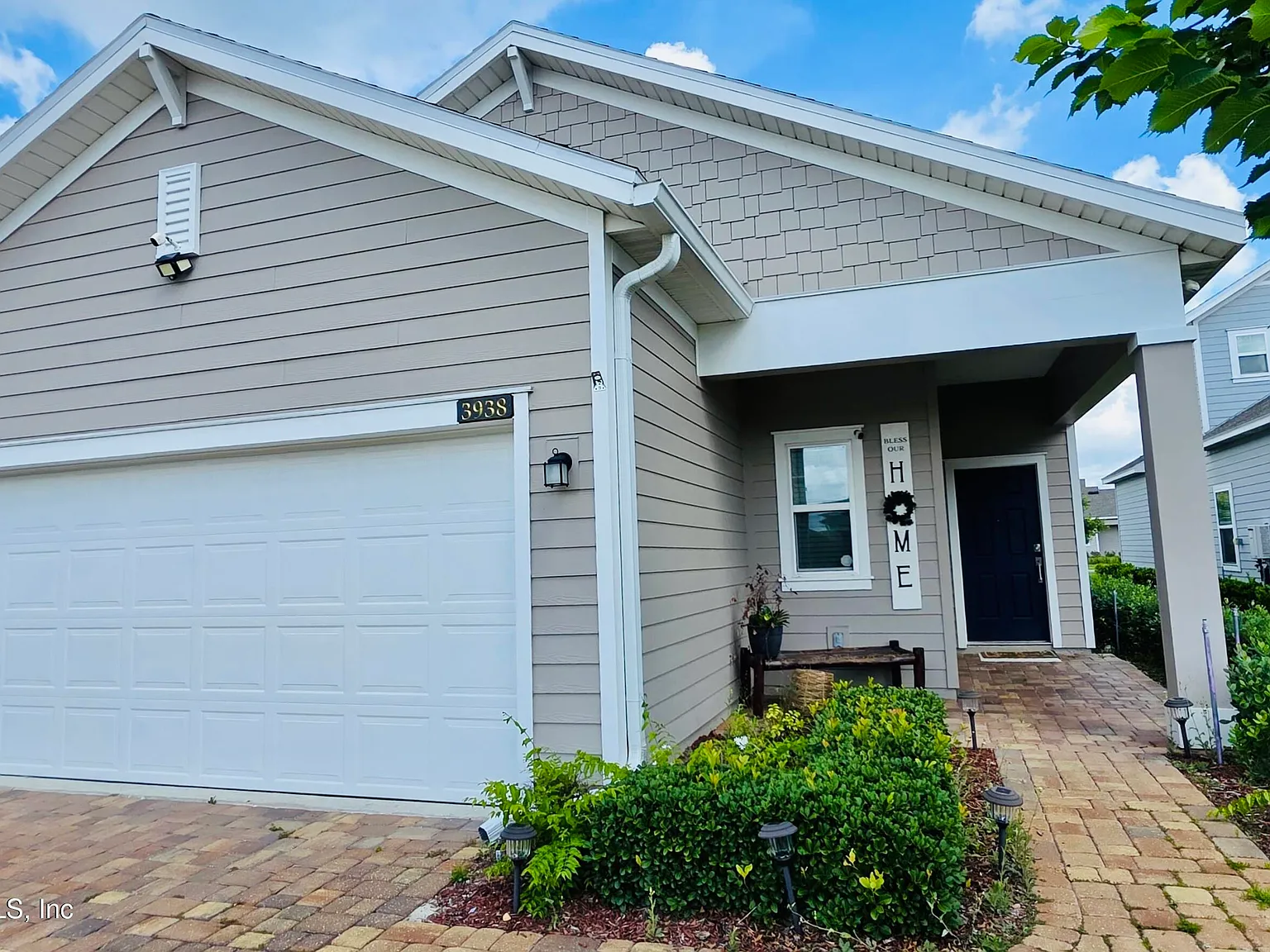 3 bed, 2.5 bath, 1715 sqft, $2,195 — Photo 3
