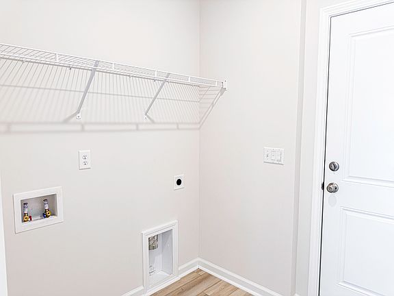 5th image of 352 Woodberry Dr