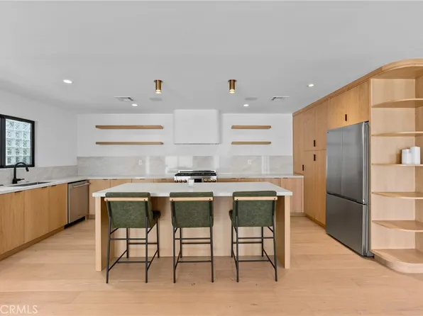 13636 Riverside Dr, Sherman Oaks, CA 91423