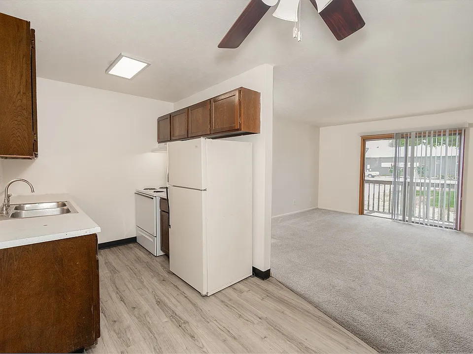 Kitchen & Living Area