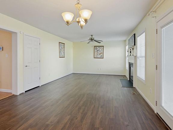 4th image of 14 Grassland St