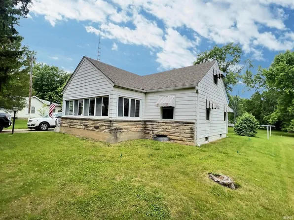 2106 E Royerton Rd, Muncie, IN 47303