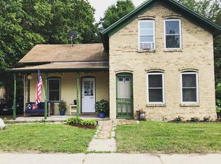 906 Stoughton Ave, Chaska, MN 55318