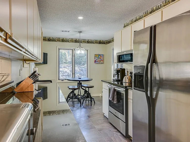 3247 Summerchase Cir — Photo 3