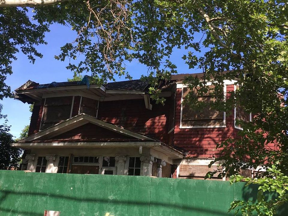 1st image of 209 Park Ave