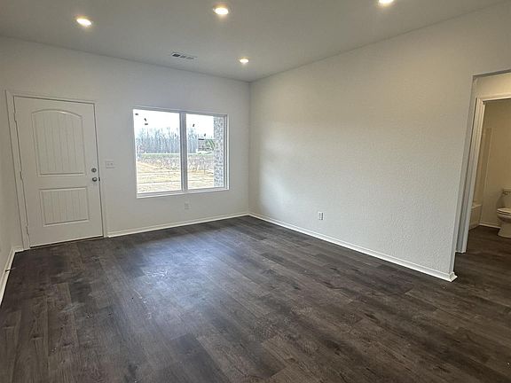 5th image of 22 Buckshot Dr