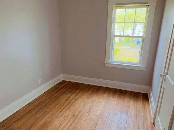 3rd image of 2405 Woodlawn Ave #1