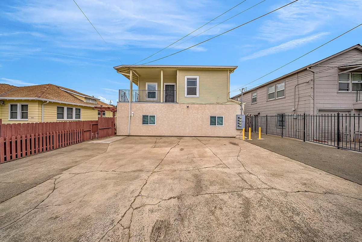 Building Photo - 5227 San Jose Ave #C