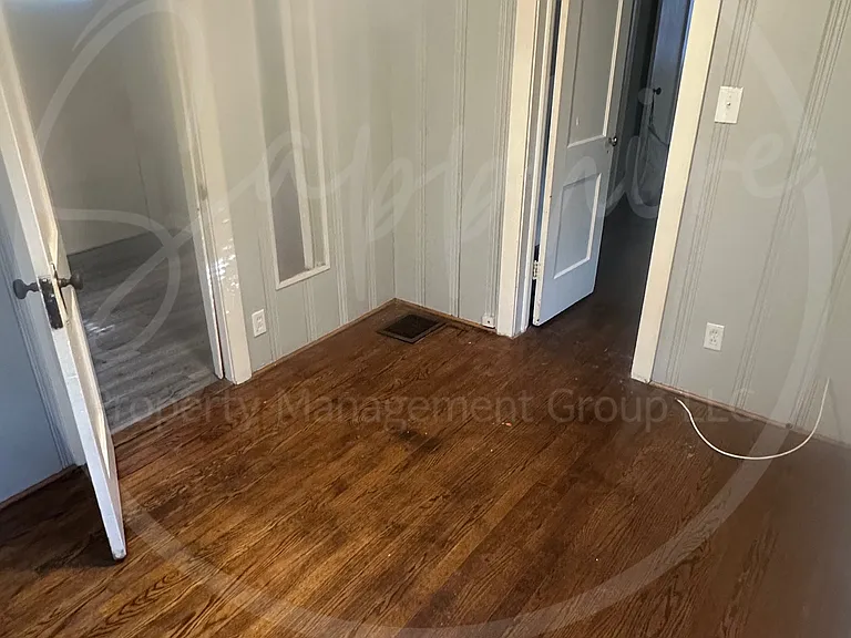 2404 E 67th Ter — Photo 18