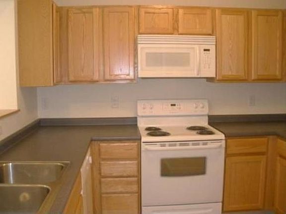 2nd image of 1360 Main St