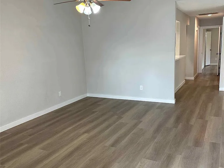 10328 Sommerville Ave — Photo 3