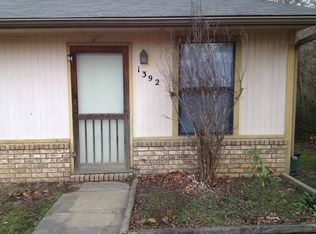 1392 SE Farmers Dr, Fayetteville, AR 72701