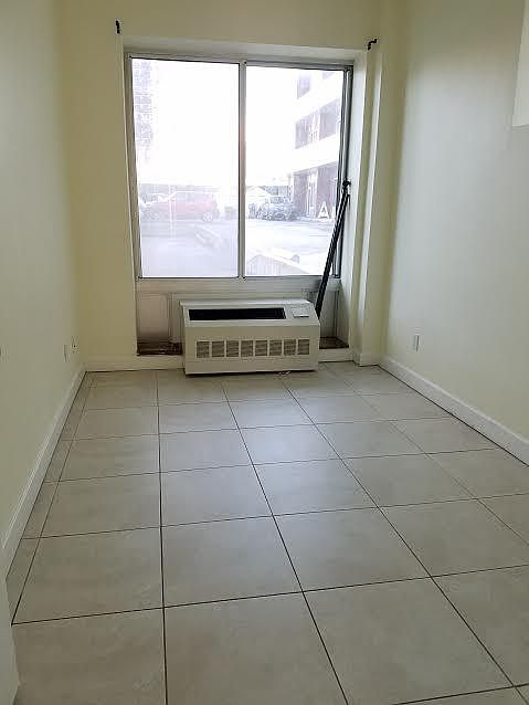 1st image of 207 27th Ave APT 3R