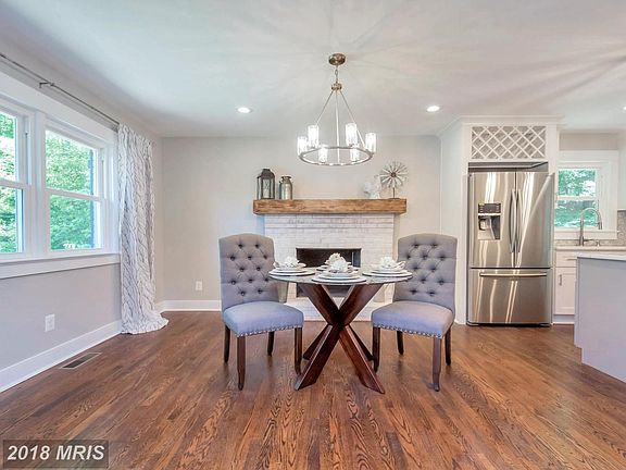 Dining Area w/ HW floors and open to kitchen