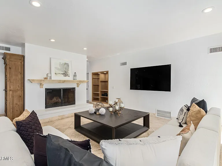 4450 E Camelback Rd #1 — Photo 14