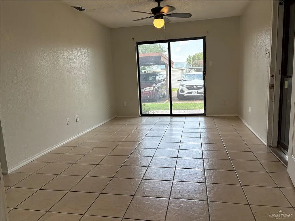 2 bed, 1.5 bath, 720 sqft, $850 — Photo 3