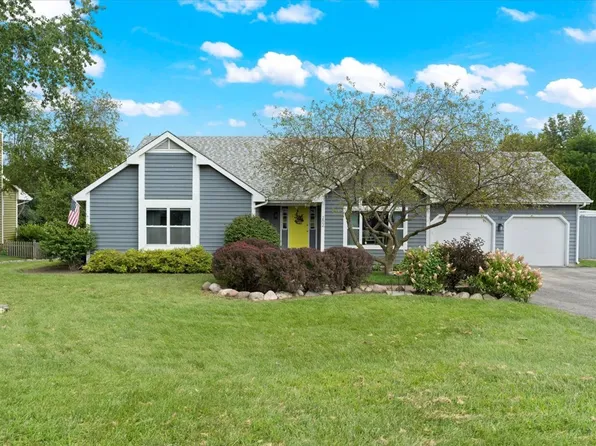 202 N Kent Rd, McHenry, IL 60051