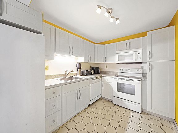 5th image of 1400 Saint Charles Place #624