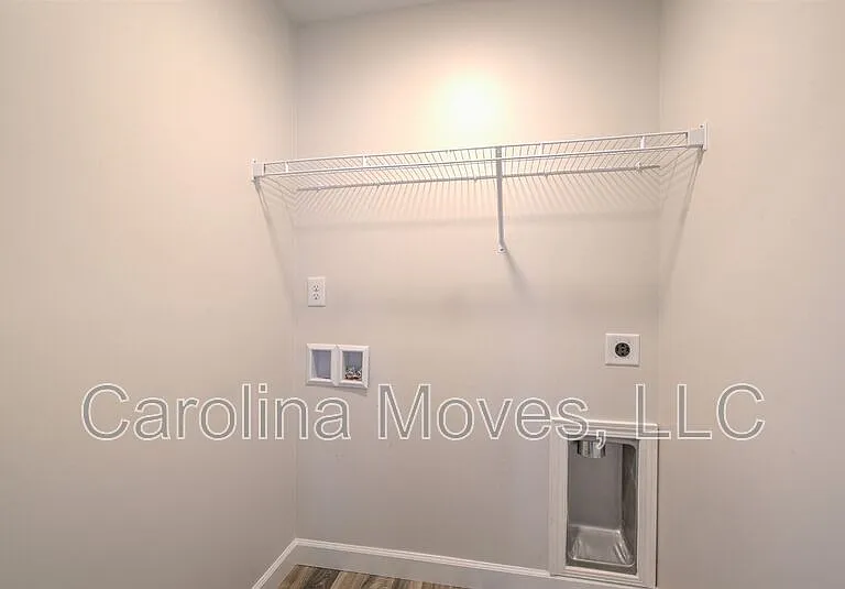 1303 Lindale Pl — Photo 16