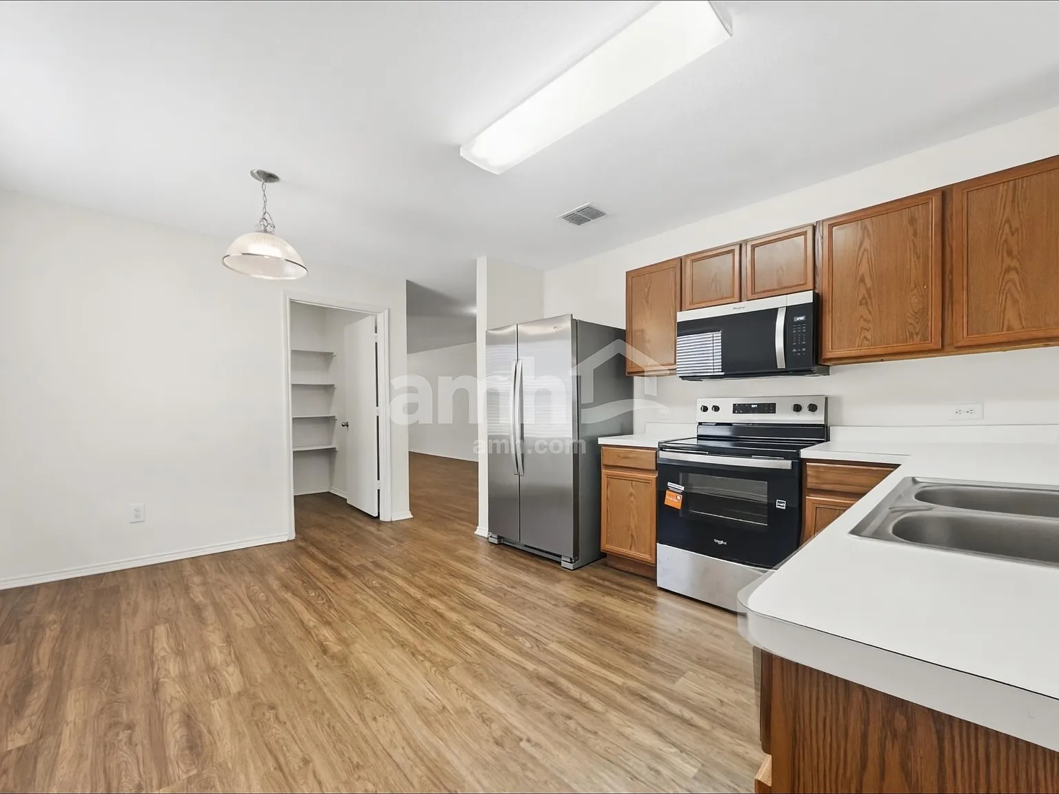 4 bed, 2.0 bath, 1941 sqft, $2,200 — Photo 3